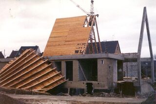 Sturmschaden am Rohbau der neuapostolischen Kirche in Kenten, Frühjahr 1974